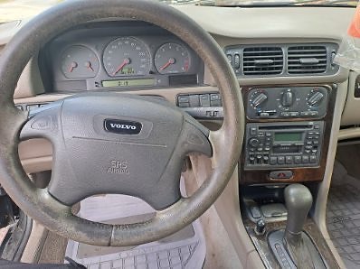 Volvo V70 3 of 5