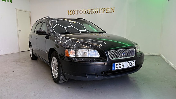 Volvo V70 2 of 5