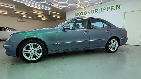 Mercedes-Benz E320 8 of 30