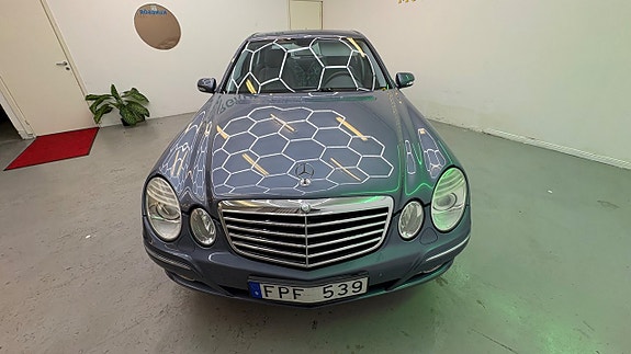 Mercedes-Benz E320 9 of 30