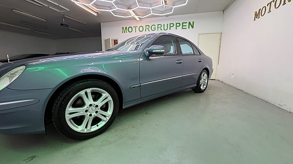 Mercedes-Benz E320 7 of 30