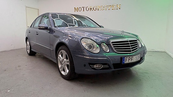 Mercedes-Benz E320 3 of 5