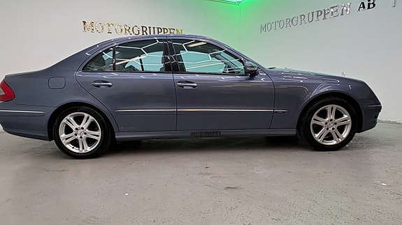 Mercedes-Benz E320 5 of 5