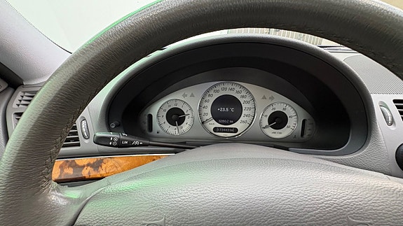 Mercedes-Benz E320 19 of 30