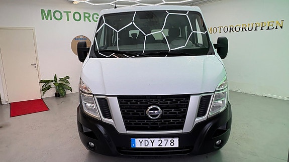 Nissan NV400 6 of 26