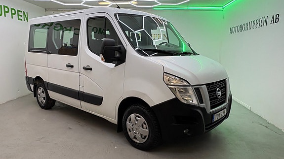Nissan NV400 2 of 5
