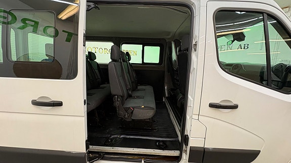 Nissan NV400 22 of 26