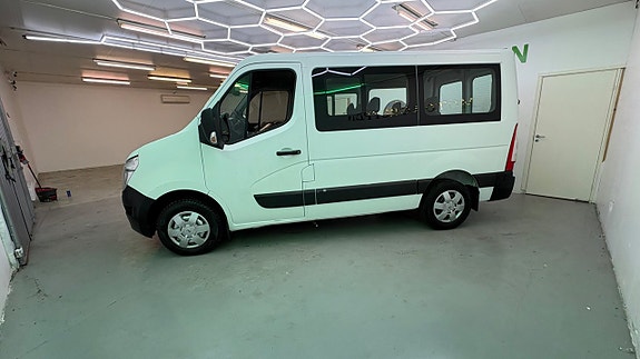Nissan NV400 9 of 26