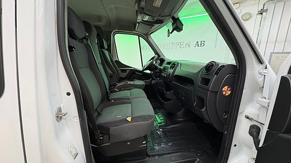 Nissan NV400 17 of 26