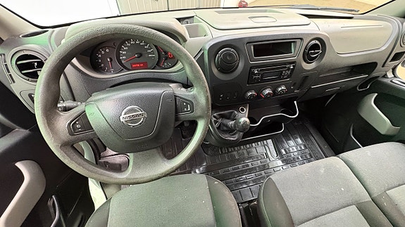 Nissan NV400 15 of 26
