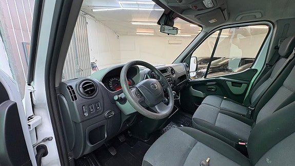 Nissan NV400 14 of 26