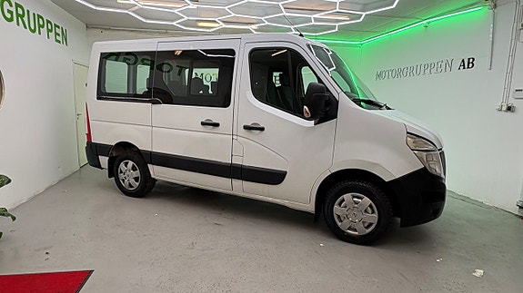 Nissan NV400 11 of 26