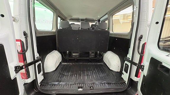 Nissan NV400 23 of 26