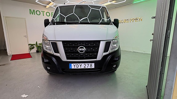 Nissan NV400 7 of 26