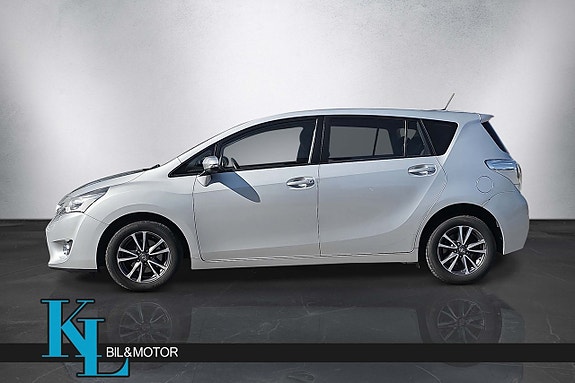 Toyota Verso 2 of 5