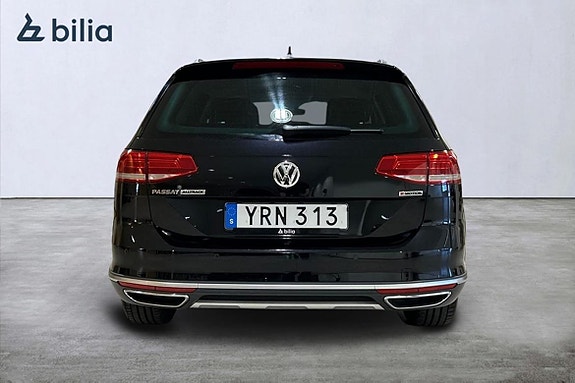 Volkswagen Passat Alltrack 3 of 5