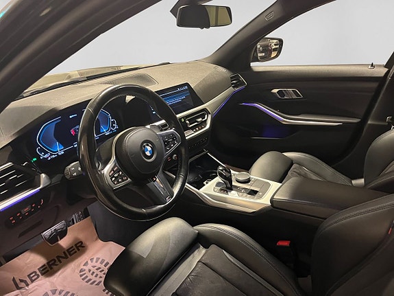 BMW 330e 4 of 5