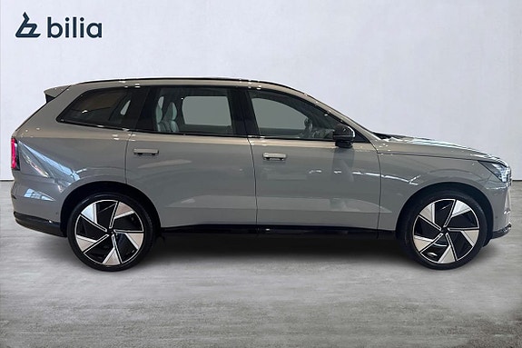 Volvo EX90 18 of 27