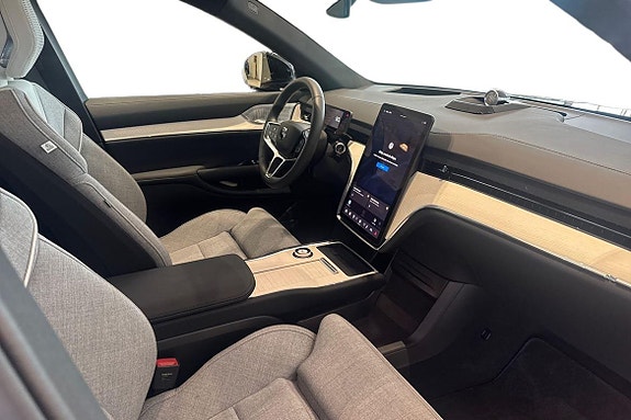 Volvo EX90 7 of 27