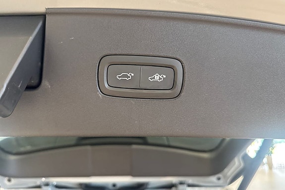 Volvo EX90 25 of 27