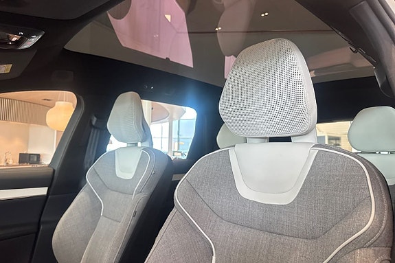 Volvo EX90 21 of 27