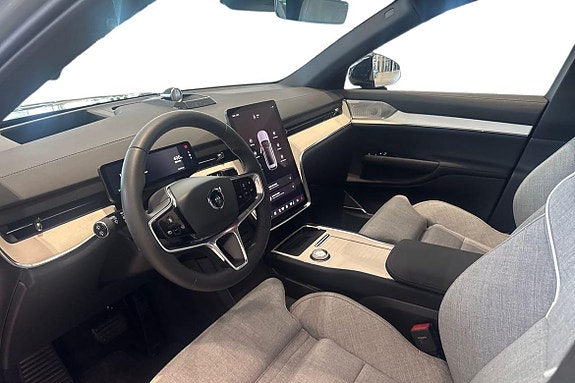 Volvo EX90 14 of 27