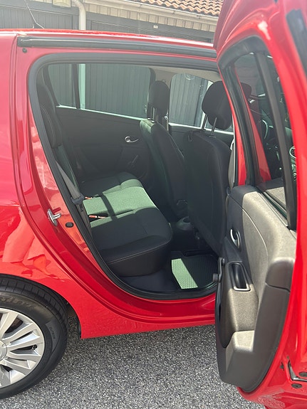 Renault Clio 8 of 18