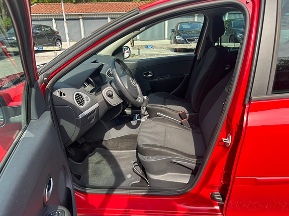 Renault Clio 12 of 18