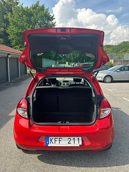 Renault Clio 10 of 18