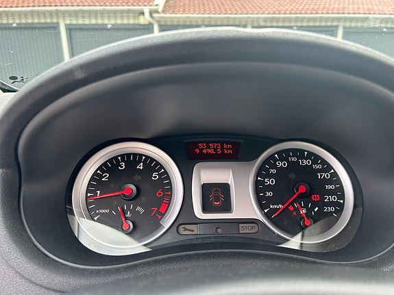 Renault Clio 17 of 18