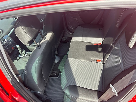 Renault Clio 9 of 18
