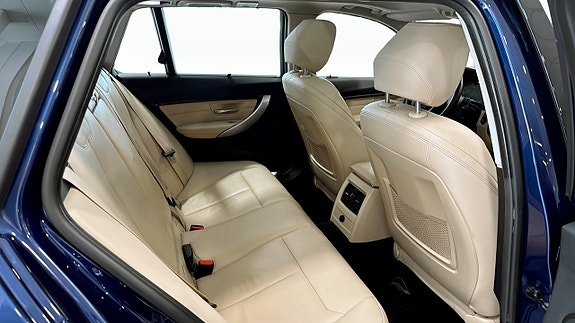 BMW 330i 5 of 5