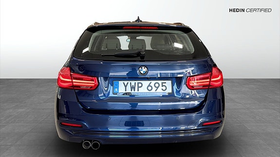 BMW 330i 7 of 13