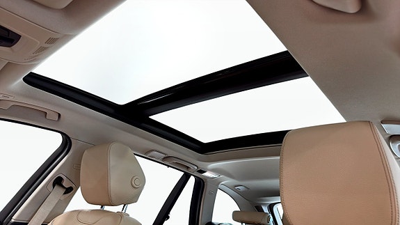 BMW 330i 13 of 13