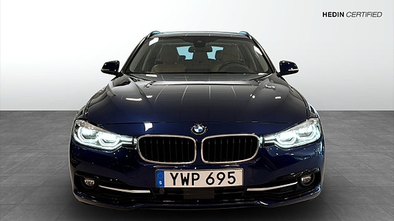 BMW 330i 8 of 13
