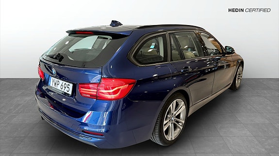 BMW 330i 2 of 5