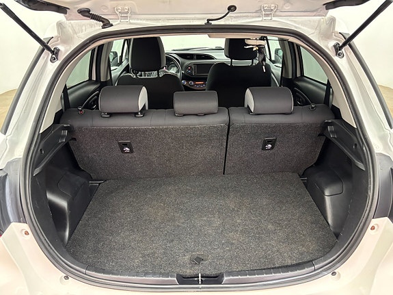 Toyota Yaris 10 of 22