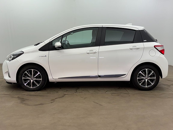 Toyota Yaris 3 of 5