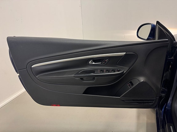Volkswagen Eos 11 of 25