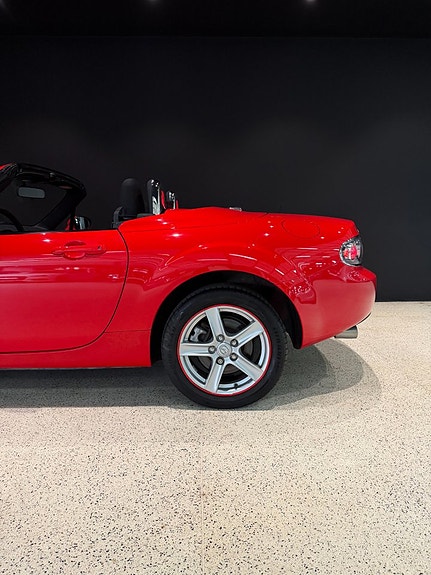 Mazda MX-5 4 of 5