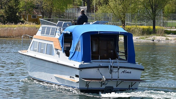 Parad 31 Fly. Volvo Penta KAD 300. Välutrustad! Bogpropeller 2 of 5