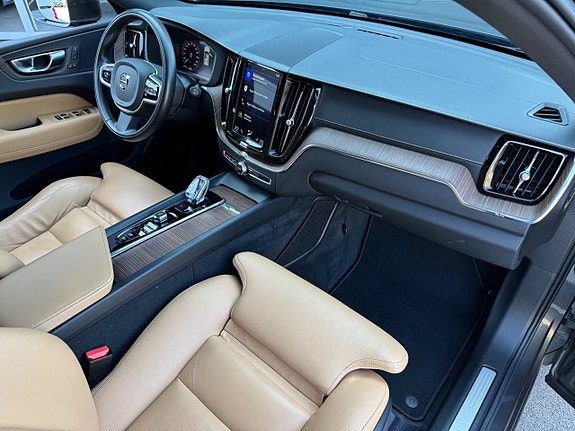 Volvo XC60 12 of 18