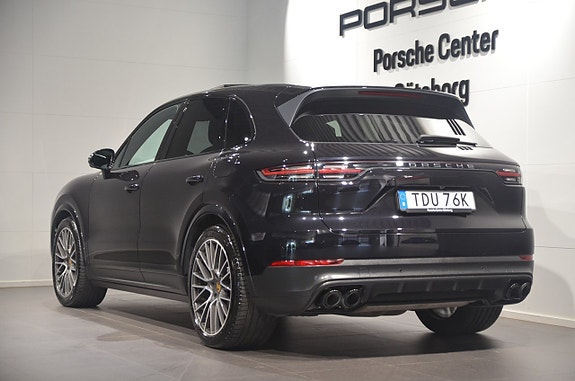 Porsche Cayenne 6 of 21