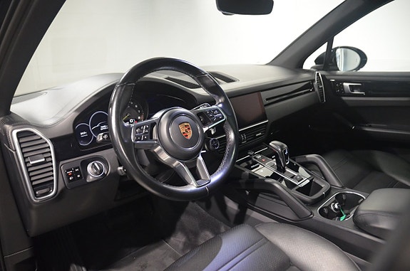 Porsche Cayenne 11 of 21