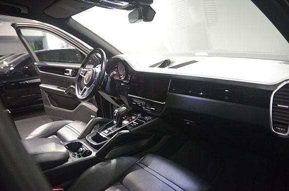 Porsche Cayenne 12 of 21