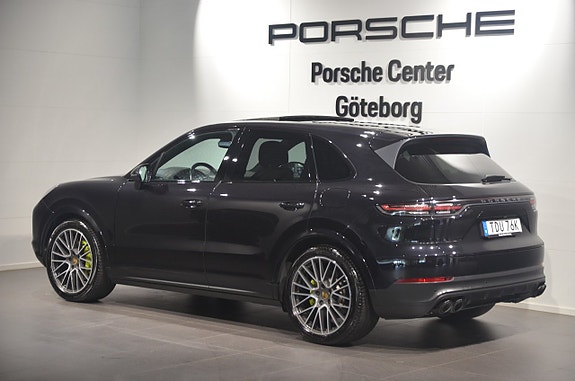 Porsche Cayenne 5 of 21