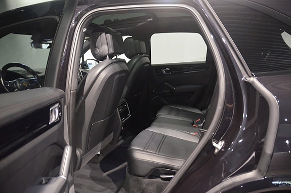 Porsche Cayenne 13 of 21