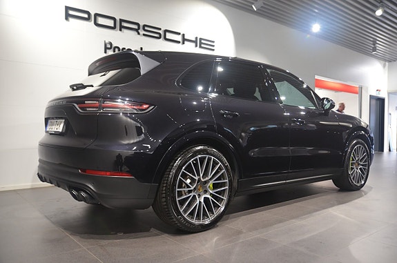 Porsche Cayenne 4 of 21