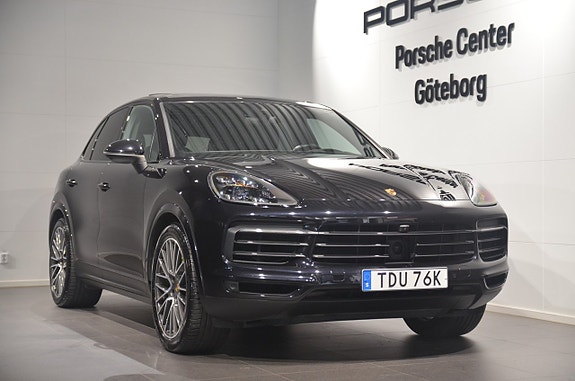 Porsche Cayenne 2 of 21