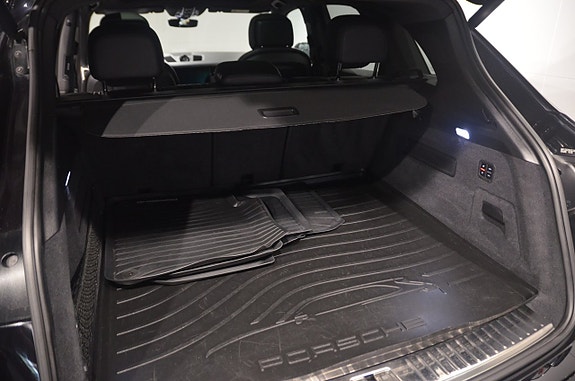 Porsche Cayenne 14 of 21